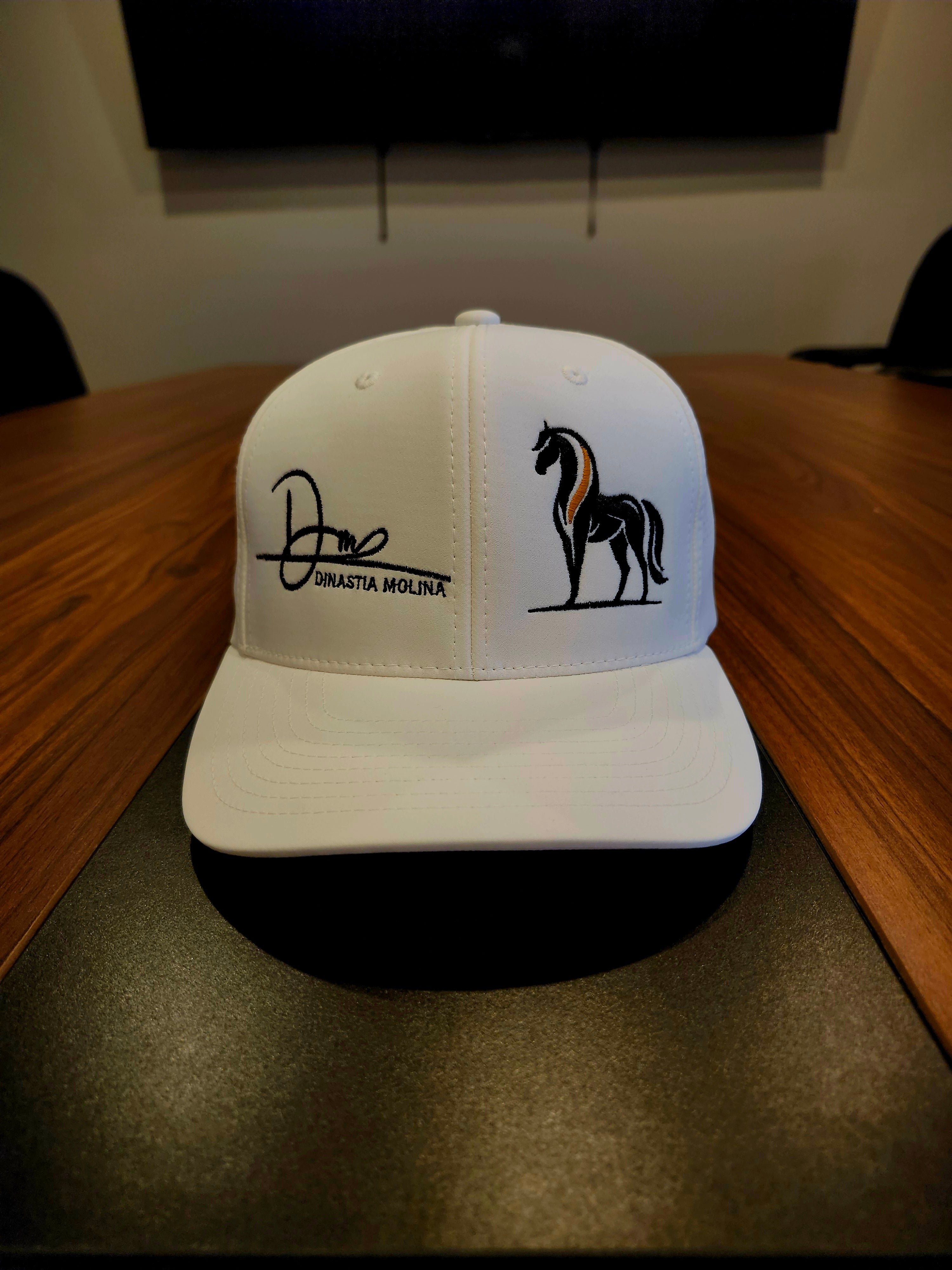 DM Caballo Alfa (hat)