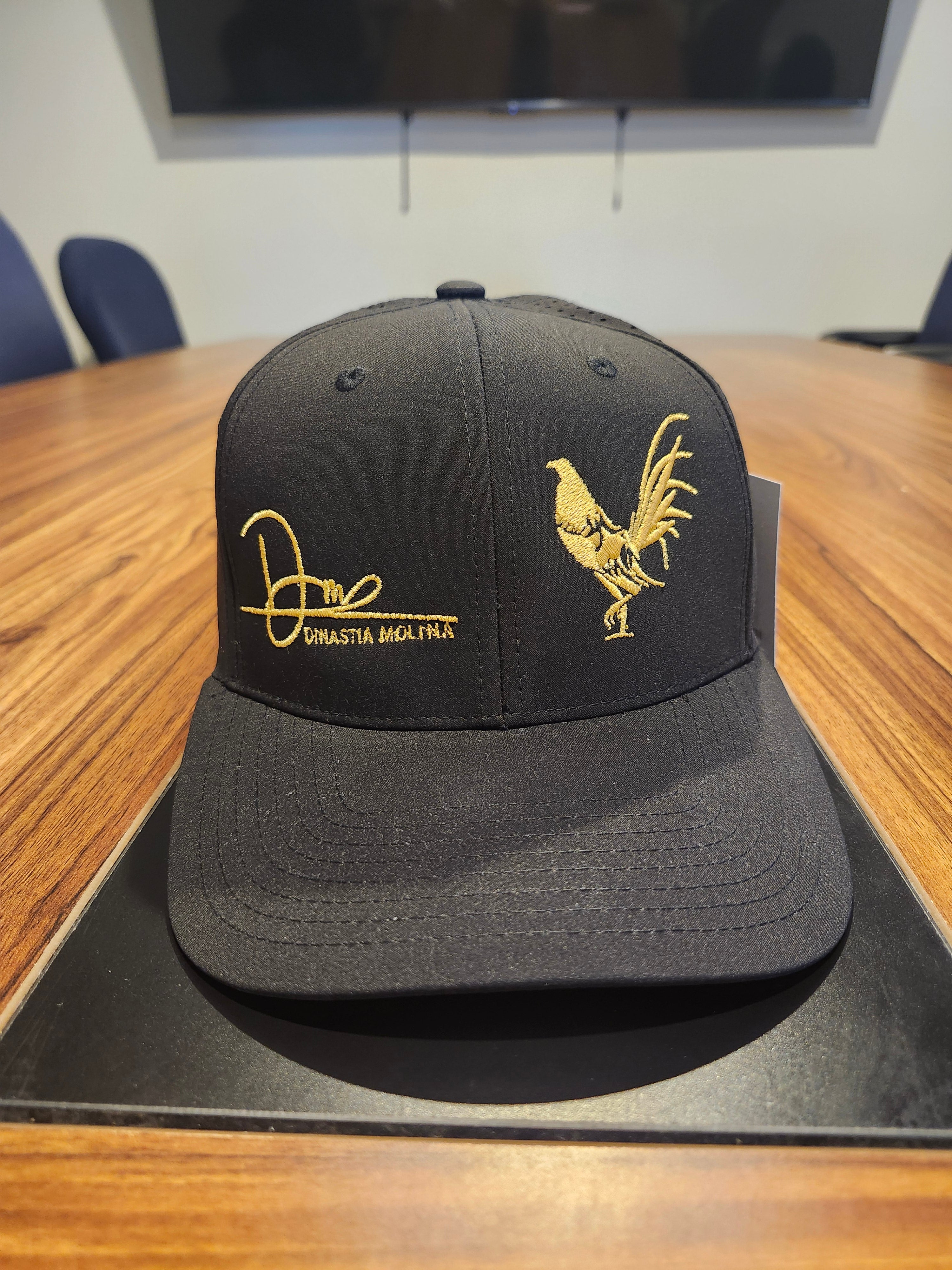 DM gallo dorado (hat)