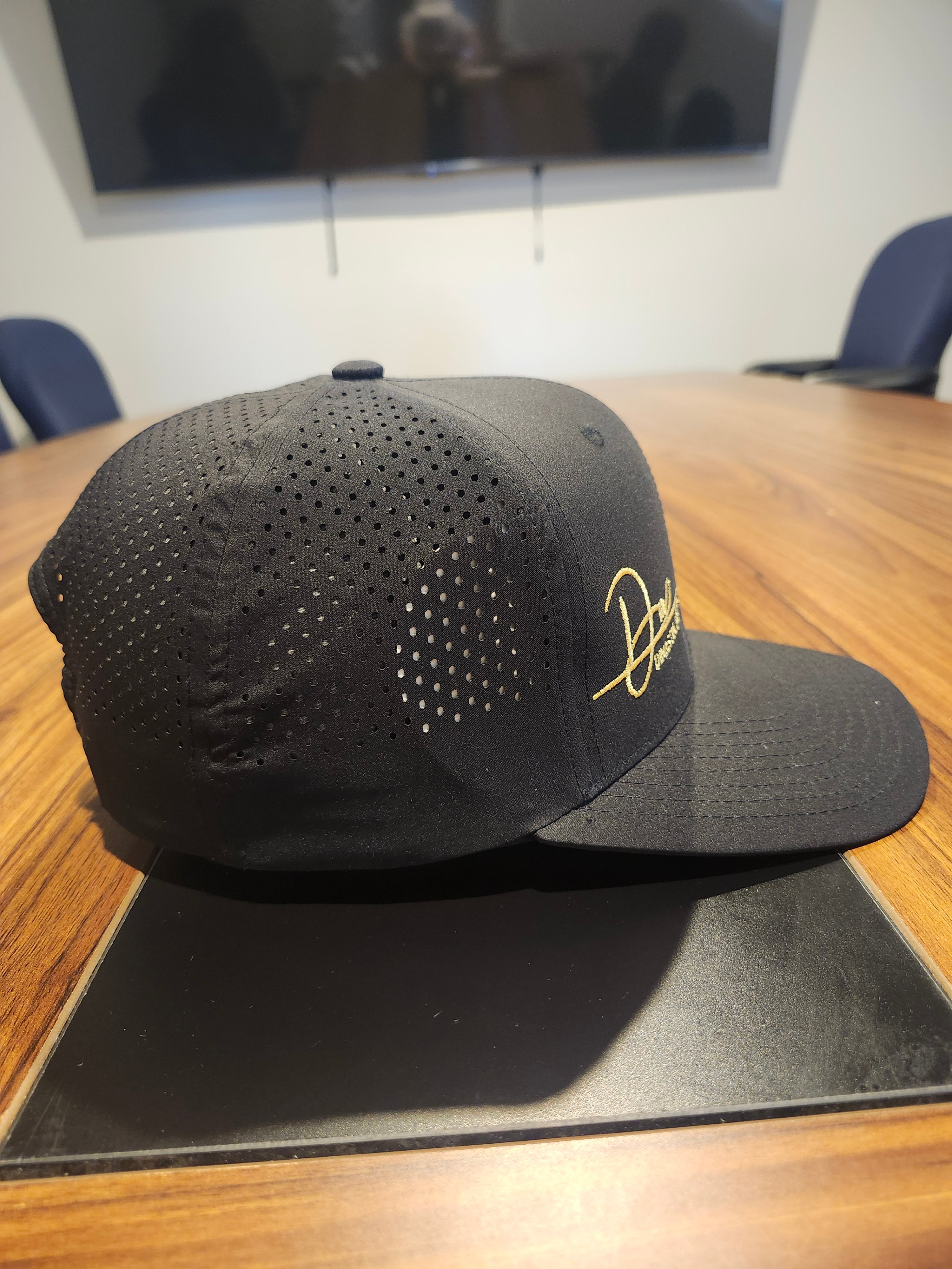 DM gallo dorado (hat)