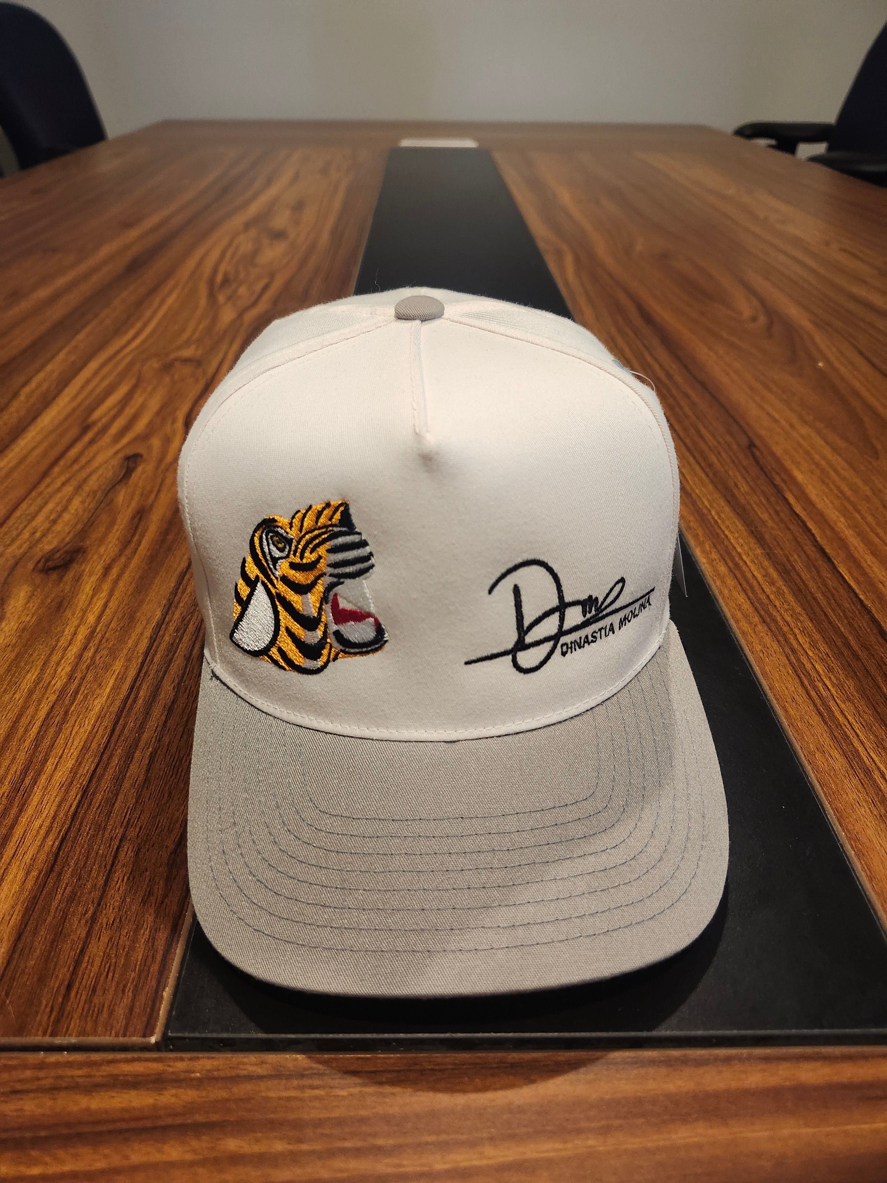DM Tigre (side edition grey hat)