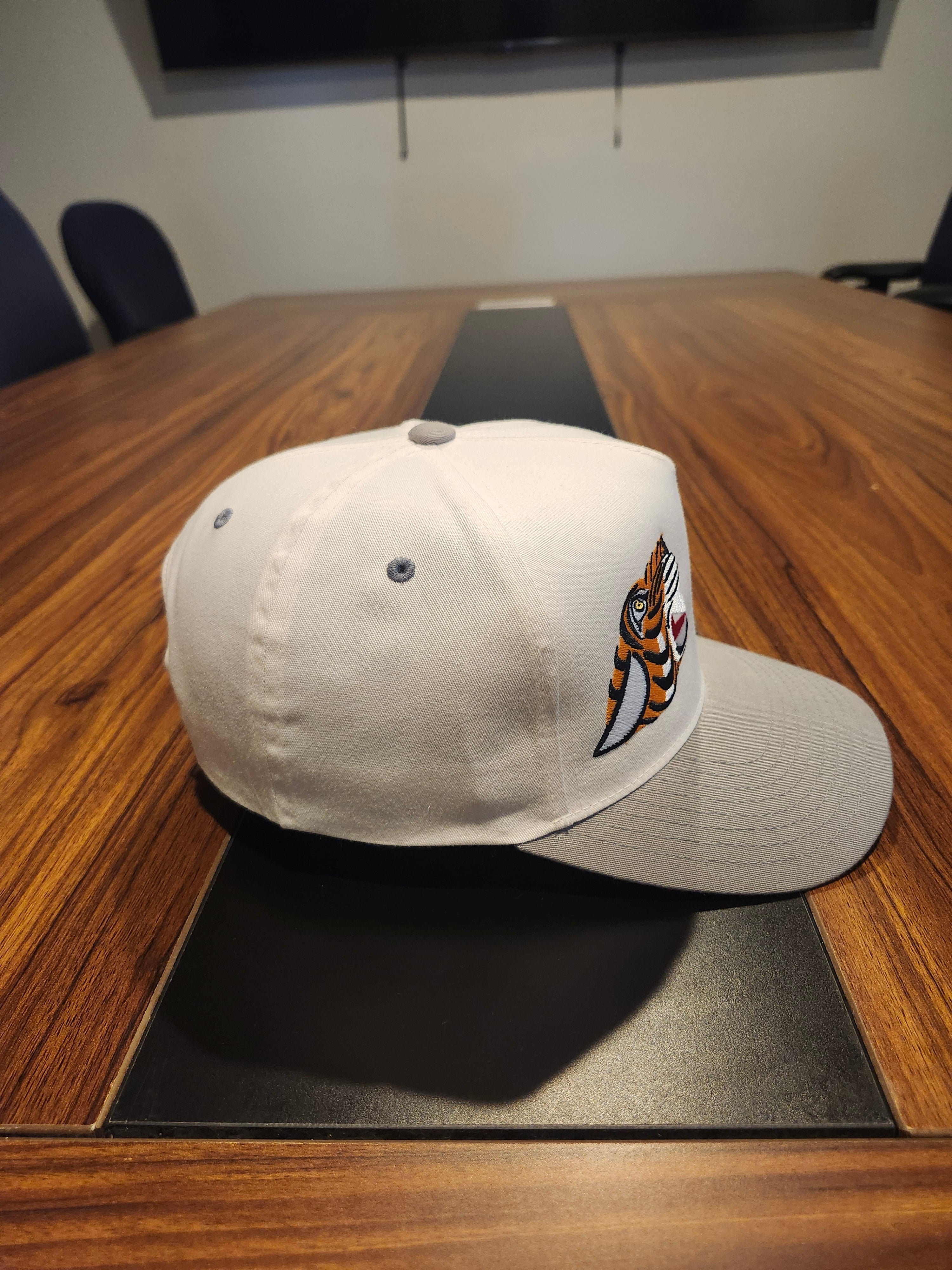 DM Tigre (side edition grey hat)