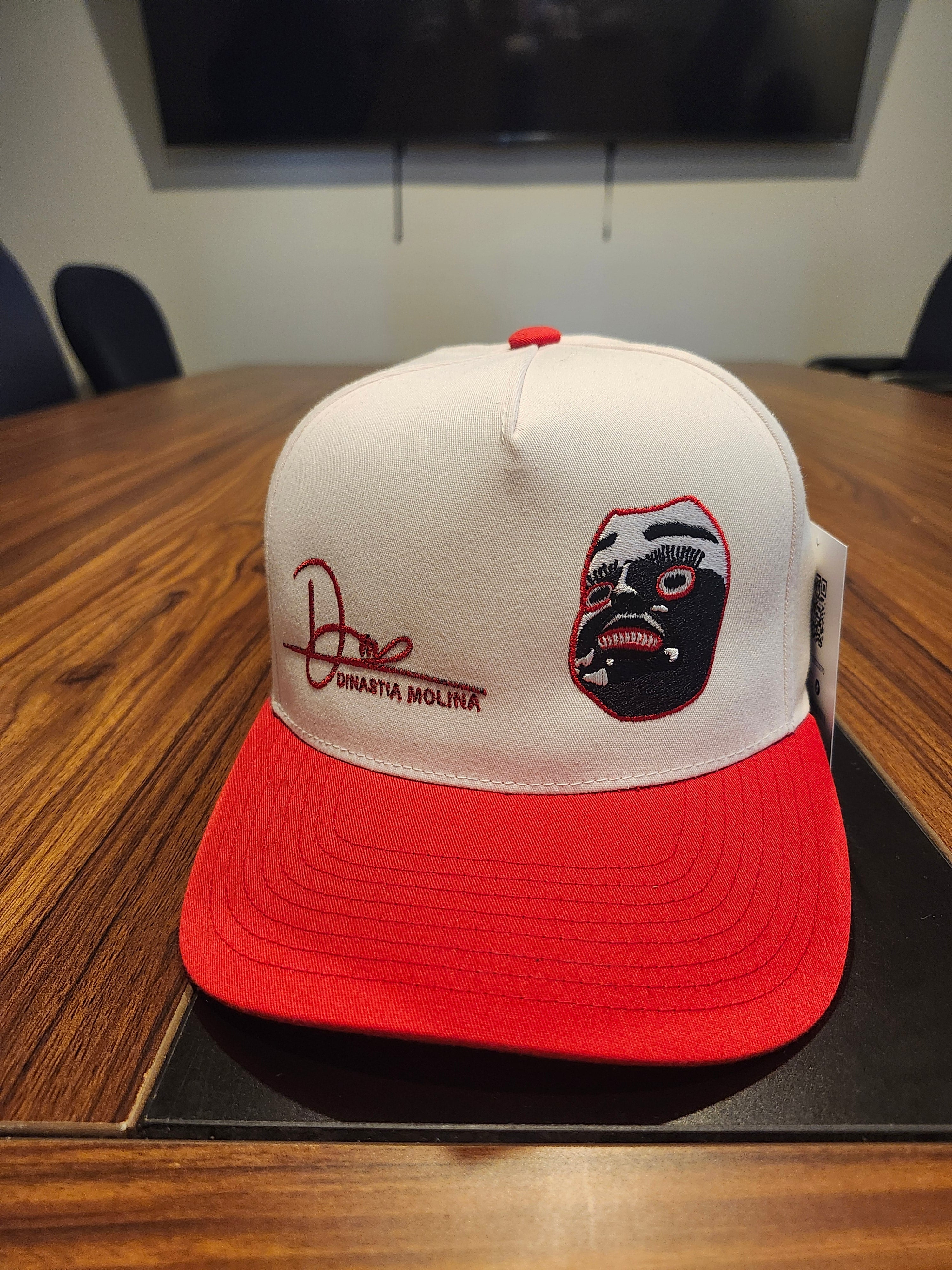 DM Calistro // Gorra rojo con blanco